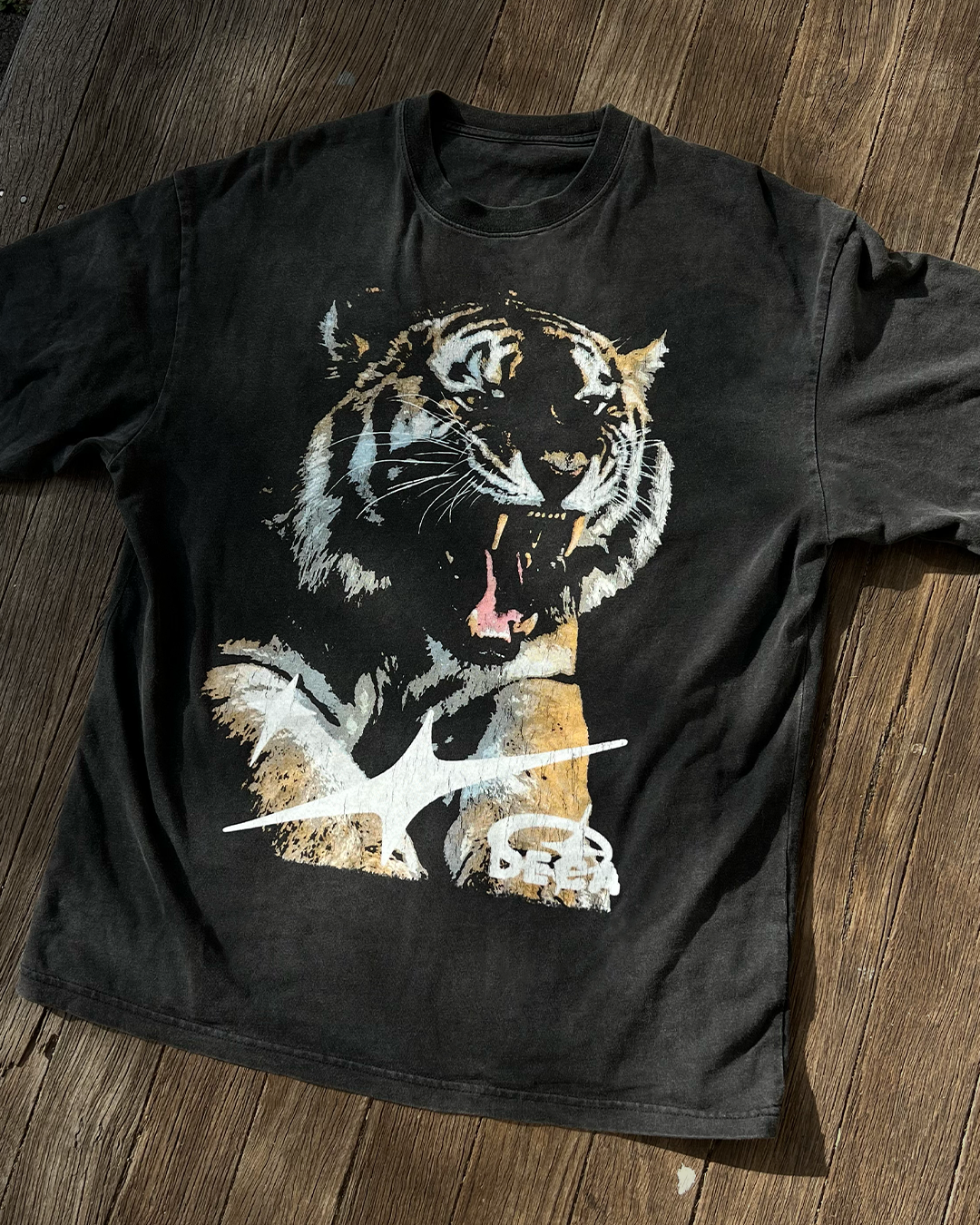 DECA Tiger - Men's Vintage T-Shirt